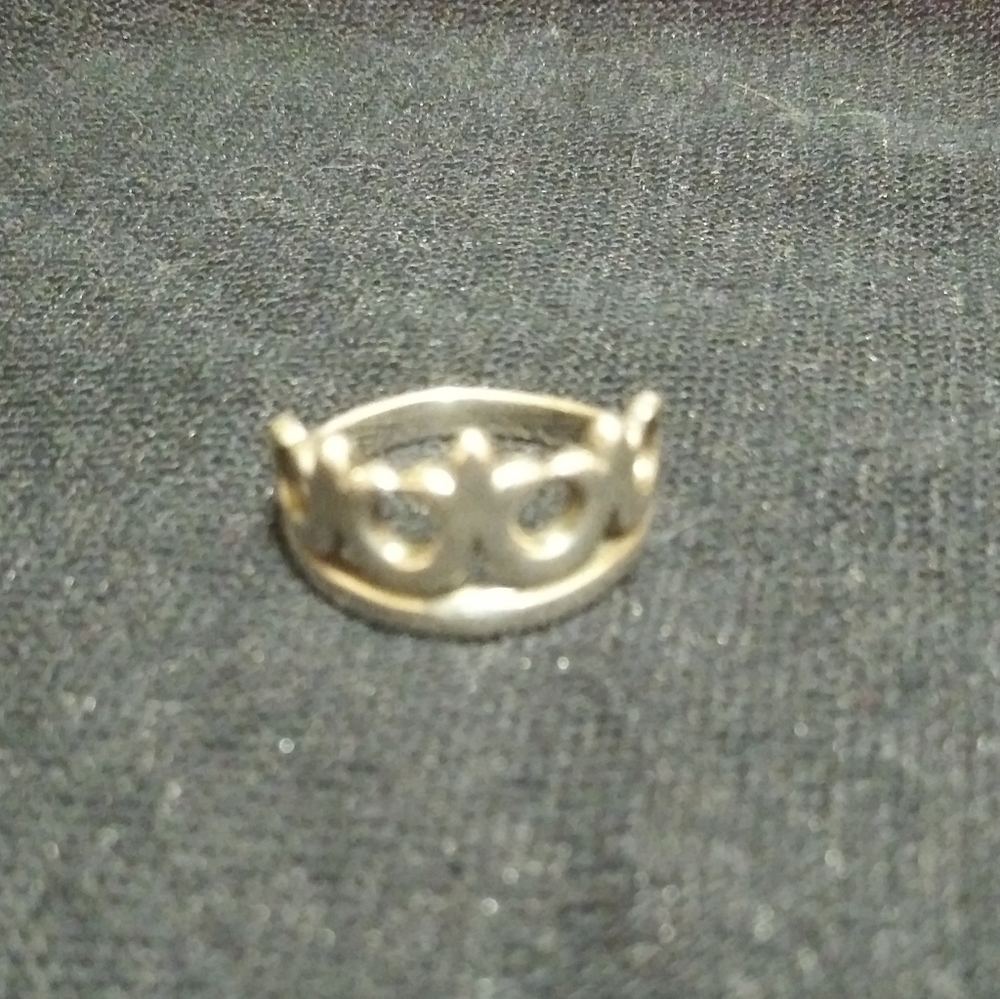 Crown ring used